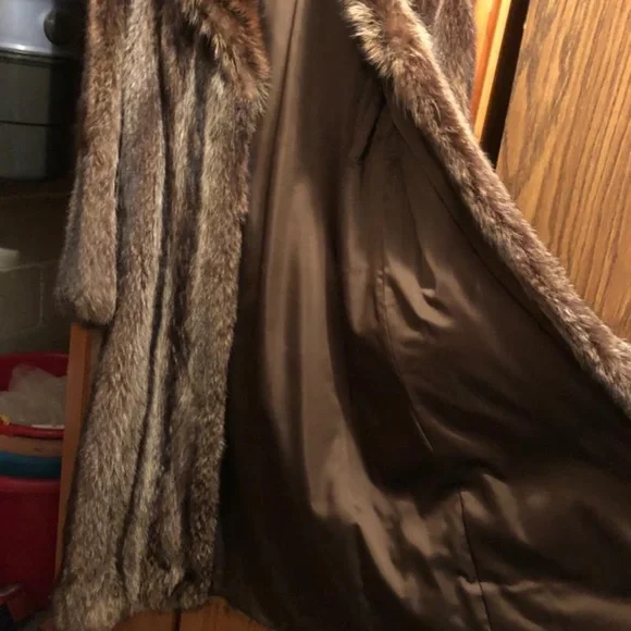 FUR COATS - Picture 6 of 9